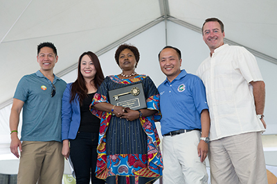 Mathilde Mukantabana receiving the award