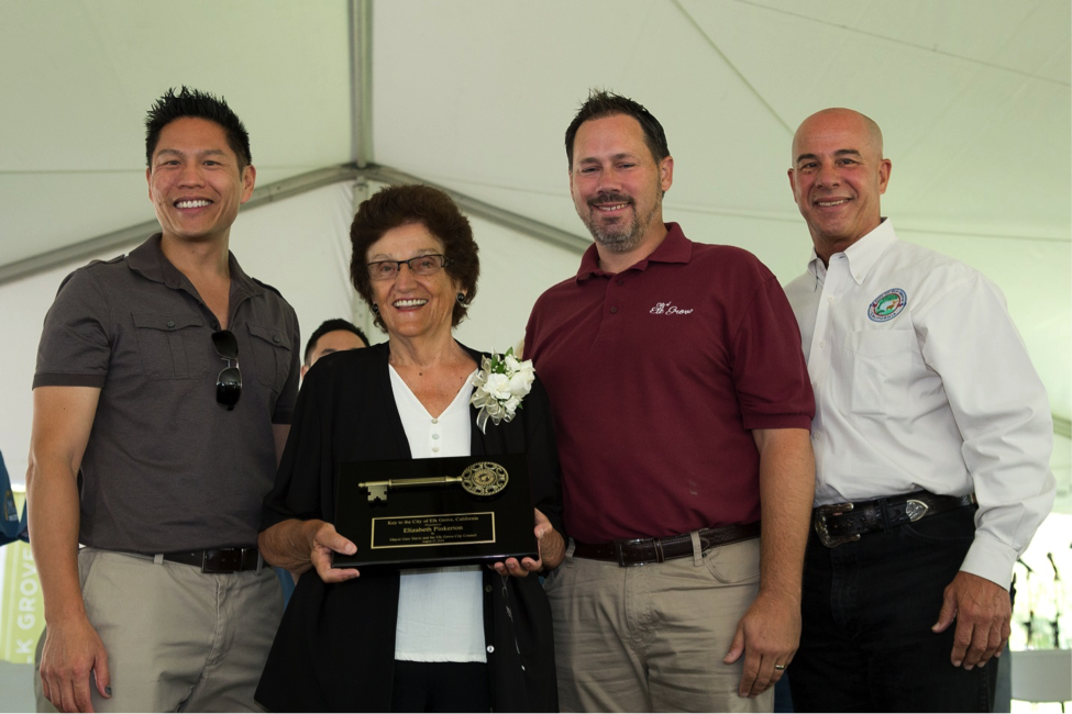 elizabeth pinkerton receiving the award